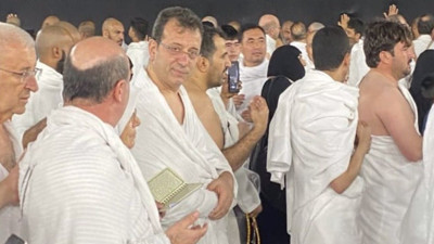 Umre ziyareti gerçekleştiren İBB Başkanı Ekrem İmamoğlu'ndan ilk fotoğraflar geldi