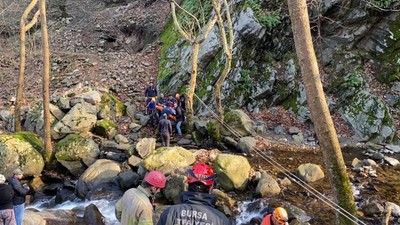 Bursa'da mangal için odun toplamak isteyen adam kayalıktan düştü