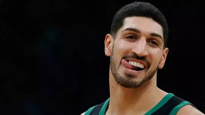 Daha önce Yunan bayrağının asılı olduğu direğe sarılan Enes Kanter şimdi de FBI yaslandı: FBI beni 24 saat koruyor