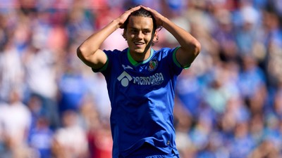 Enes Ünal'dan Espanyol ağlarına müthiş füze