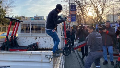 Kadıköy Belediyesi dün kaldırımlardaki scooterların toplatılacağını duyurmuştu! Hem toplatıldı hem de ceza yazıldı