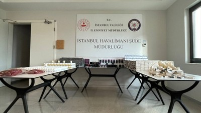 İstanbul Havalimanı Emniyet Şube Müdürlüğü tarafından yıl başından bu yana yapılan aramalarda ele geçirilen kaçak ürünler sergilendi! İşte o ürünler...