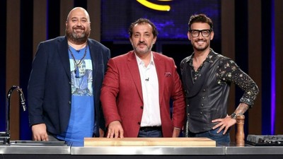 TV8 ekranlarında yayınlanan 'MasterChef Türkiye' programındaki hangi ünlü şef programa veda ediyor? Yerine hangi ünlü isim gelecek?