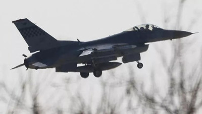 Son dakika haberi: Yunanistan hava kuvvetlerine ait savaş uçağı düştü