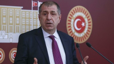 Zafer Partisi Genel Başkanı Ümit Özdağ'dan yeni vaat: İktidara geldiğimizde sigara ve içkiye indirim yapacağız