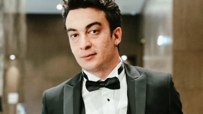 Geçirdiği trafik kazasında ağır yaralanan oyuncu Sergen Deveci'den sevindiren haber! Desteksiz ilk adımlarını attı düştü ağladı, milyonları da duygulandırdı