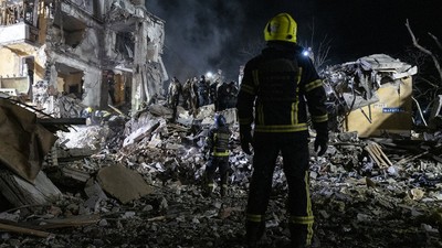 Ukrayna'nın Kramatorsk kentinde Rus füzesi bir apartmanı vurdu: Ölü ve yaralılar var