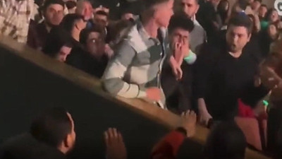 CHP Genel Başkanı Kemal Kılıçdaroğlu açıklama yaparken 'Aday Olma' diyen gence müdahale kameralara yansıdı