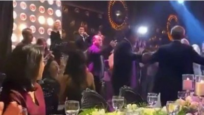 Mansur Yavaş katıldığı bir düğünde erik dalı oynadı VİDEO İZLE