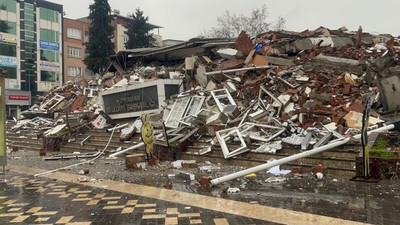SON DAKİKA DEPREM: Kahramanmaraş'taki 7.4'lük depremin ardından korkunç fotoğraf! Adıyaman Belediyesi binası işte böyle yıkıldı