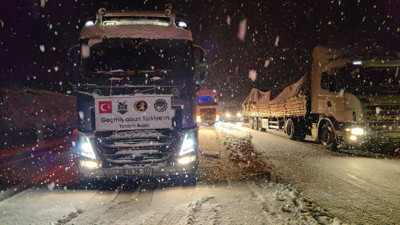Bursa-Ankara karayolu ulaşıma açıldı: Yardım tırları deprem bölgelerine hareket etti!