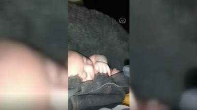 Enkaz altından 48 saat sonra çıkarılan 2 aylık bebeğin ilk hareketi elini emmek oldu