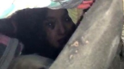 SON DAKİKA DEPREM: 5 yaşındaki Yağmur’un babası ve kurtarma ekipleriyle konuşması herkesi ağlattı: Çok üşüyorum baba
