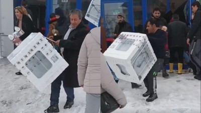 Deprem bölgelerinden gelen yağma görüntüleri inanılmaz boyutlara ulaştı! Eşyalar utandı, aç gözlü yağmacılar utanmadı!