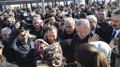 Cumhurbaşkanı Recep Tayyip Erdoğan deprem bölgesinden seslendi: Fırsatçılara ve yağmacılara asla göz açtırmayız