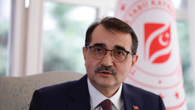 Enerji ve Tabii Kaynaklar Bakanı Fatih Dönmez deprem bölgesinden duyurdu: Hasarsız konutlara elektrik verilebilecek