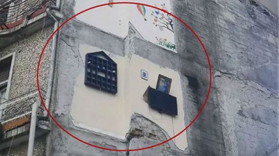 Ahlak, toplum bilinci bitmiş dedirten kare! Herkes Hatay'daki 2 bina tek duvarı konuşuyor... Hikayeleri yarım kaldı