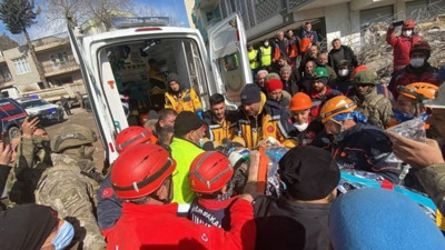 Son dakika haberleri... 228. saatte Hatay'da anne ve 2 çocuğu kurtarıldı!
