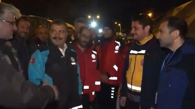 Bakan Koca'nın yüzüne deprem bölgesinde kor patladı