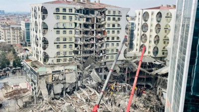 Aranan iki müteahhidin kendi yaptıkları binaların enkazı altında öldüğü belirlendi