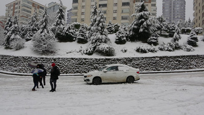 Karadeniz'de kar esareti! bin 210 köy yolu ulaşıma kapandı