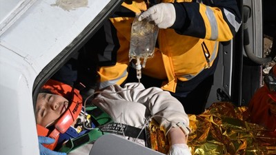 Son dakika... 11'inci günde tam umutlar bitti derken Kahramanmaraş'ta 17 yaşındaki Aleyna Ölmez kurtarıldı