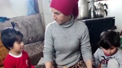 Türkiye'deki binaları Japonların kullandığı raylı bina sistemiyle karşılaştırarak depremi uygulamalı olarak anlatan anne viral oldu  | VİDEO