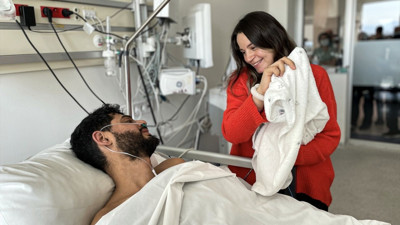 261'inci saatte enkazdan kurtarılan baba, 12 günlük bebeğine kavuştu