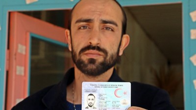 Eşini ve bebeğini depremde kaybeden adam kayıtlara ölü olarak geçti
