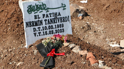 Yürek yakan hatıralar mezarlıklara dizildi... Kimi sevdiği takımın adını yazdı, kimi ise ter döktüğü takımın formasını bıraktı