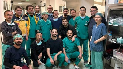 Deprem bölgesinde maruz kalınan faktörlere dikkat çeken Dr. Hüseyin Sina Coşkun 'crush sendromu' hakkında uyarılarda bulundu!