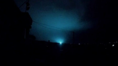 Hatay'da deprem anına ait yeni görüntüler herkesi şaşırttı! Mavi ışık defalarca yansıdı...