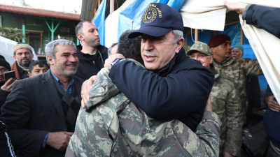 Milli Savunma Bakanı Hulusi Akar 'sınırlardan sığınmacı akını' iddialarını yalanladı!