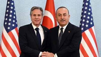 Dışişleri Bakanı Mevlüt Çavuşoğlu: ABD'nin terör örgütü ile iş birliği yapılması doğru değil