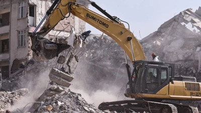 Kahramanmaraş merkezli meydana gelen deprem felaketleri sonrası 6,4 büyüklüğünde depremin yaşandığı Hatay'da binalar yeniden inceleniyor