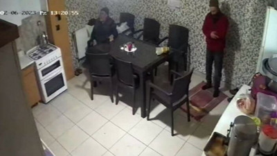 Kayseri'de bir fabrika çalışanı namaz kılarken depreme yakalandı
