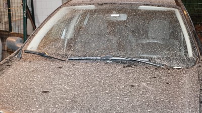 İstanbul'un bazı ilçelerinde toz taşınımı görüldü, araçlar çamurla kaplandı