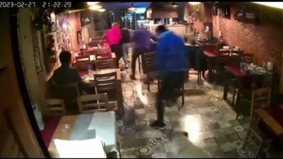 İzmir'de meydana gelen depremde herkes kaçıştı, o yerinden bile kalkmadı