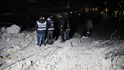 Gaziantep'te depremde yıkılan binanın enkazından çığlık sesi geldiği iddiası polis ekiplerini harekete geçirdi!