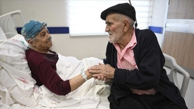 Kahramanmaraş'ta 84 yaşındaki Kundakçı enkaz altındaki eşini elleriyle çekip kurtardı