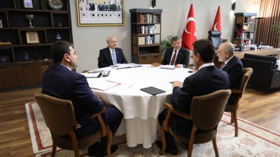 İYİ Parti Genel Başkanı Meral Akşener'in açıklamaları sonrası 5 lider olağanüstü toplandı