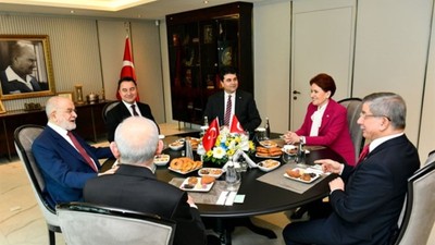 Saadet Partisi, üyelerini yarınki toplantıya çağırdı