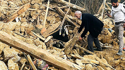 Kahramanmaraş'ta depremden 637 saat sonra enkazdan 2 keçi canlı çıkarıldı