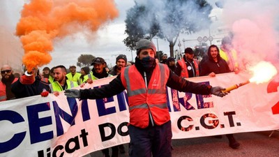 Fransa'da Macron'a karşı emeklilik protestoları sürüyor: Uygulanacak grev sonrası ulaşımda aksamalar bekleniyor