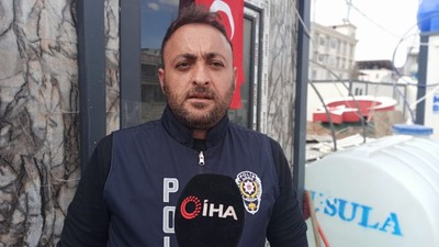 Gönüllü olarak gittiği deprem bölgesine giden Polis Memuru Ferhat Erduğan'ı da dinleyenleri de duygulandıran bir olay yaşandı