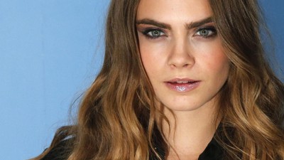 Geçen yıl uyuşturucu madde etkisindeyken görüntülenen ünlü model Delevingne Oscar Ödülü'nde görüntülendi!