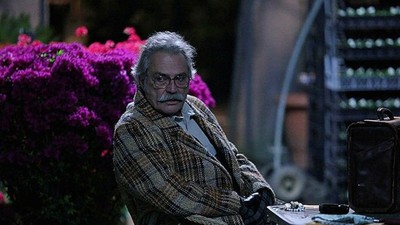 Sahnede rahatsızlanan Haluk Bilginer hastaneye kaldırıldı