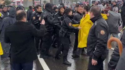 Halk, Büyükşehir Belediye Başkanına tepki gösterdi