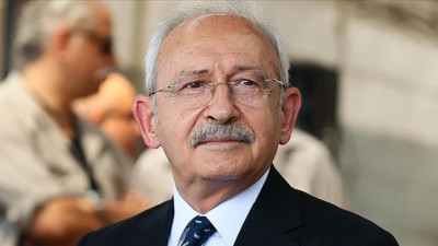 CHP Genel Başkanı Kemal Kılıçdaroğlu depremlerde hayatını kaybeden Gazimağusa Türk Maarif Koleji öğrencilerinin yakınlarıyla görüşmek üzere Kıbrıs'a gitti!