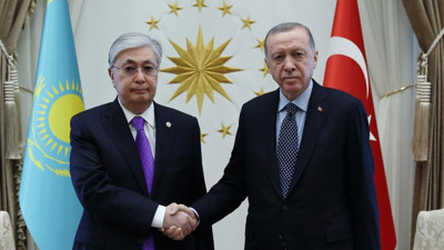 Cumhurbaşkanı Recep Tayyip Erdoğan, Kazakistanlı mevkidaşı Kasım Cömert Tokayev ile bir araya geldi!